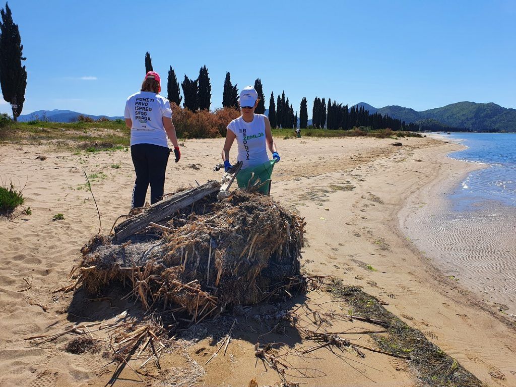 Šest žena, jedna plaža i sto kilograma otpada