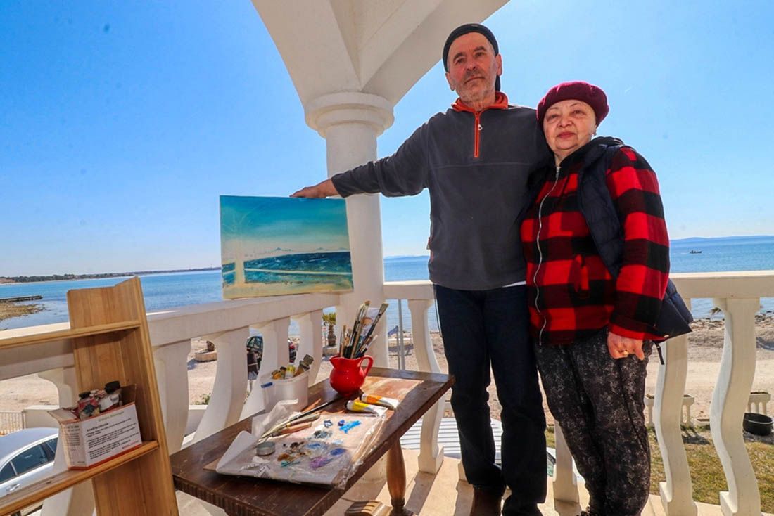 SKLONILI SE NA VIRU Dvoje umirovljenih slikara iz Ukrajine pobjegli, kako bi spasili slike