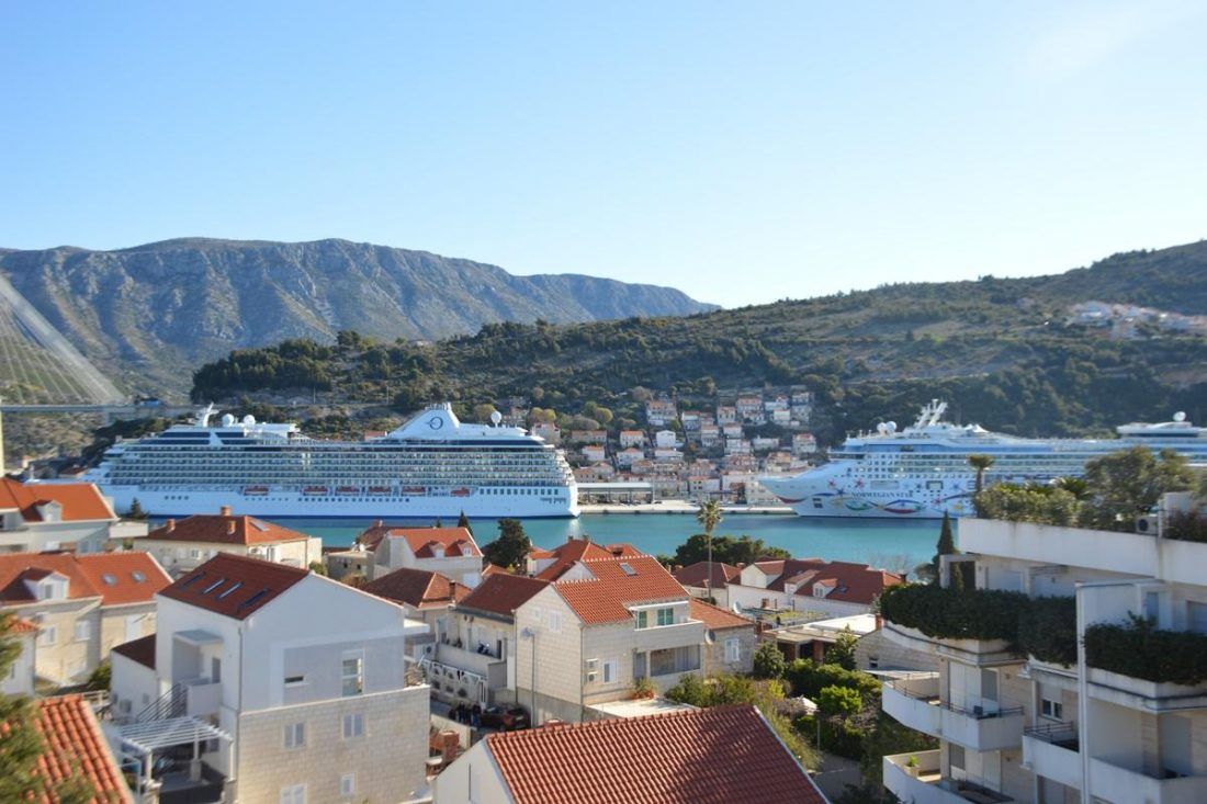 POČELA PREDSEZONA U grušku luku uplovila 4 kruzera