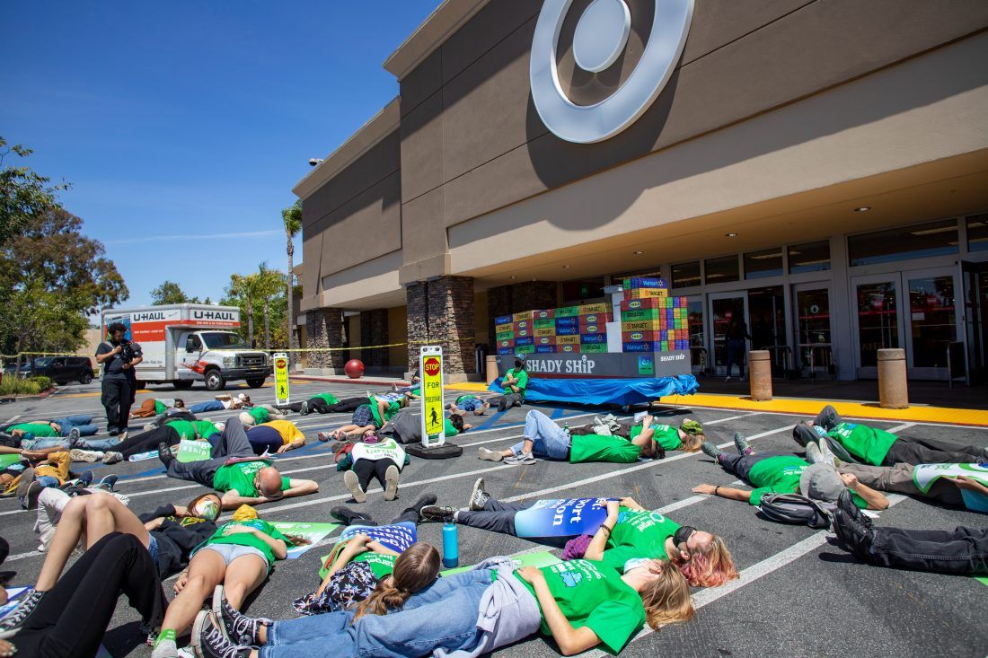Prosvjednim ležanjem upozorili na štetnost brodskih emisija