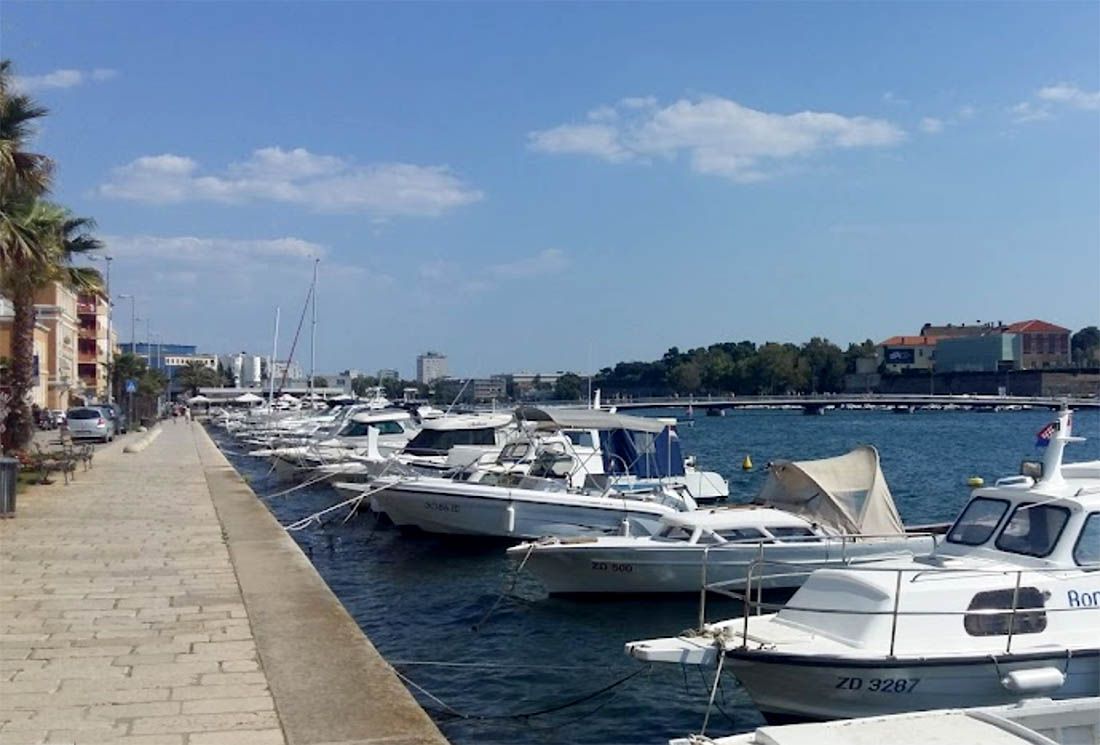 Građani uhvatili lopova koji je ženi na rivi u Zadru pokušao otrgnuti torbicu