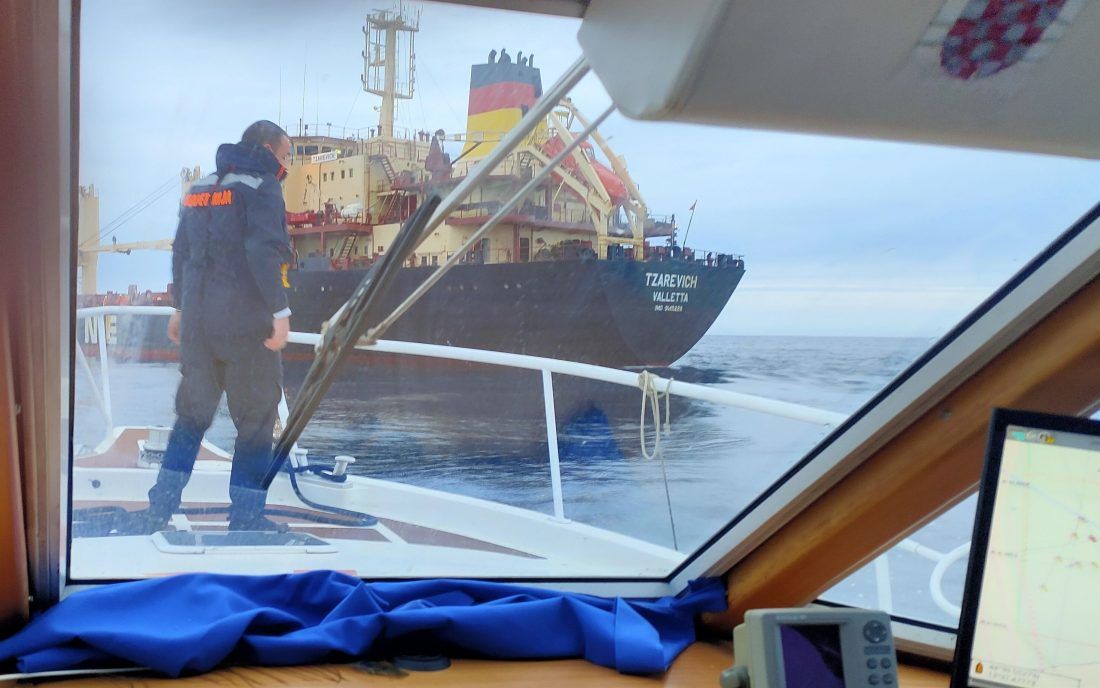 Spašeno pet osoba s prevrnute jedrilice, 17 nautičkih milja od Pule