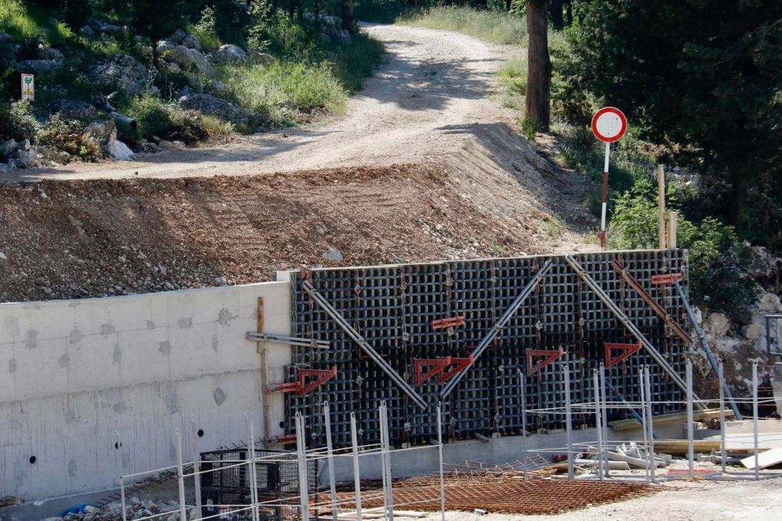 Makarani obranili protupožarni put prema Osejavi