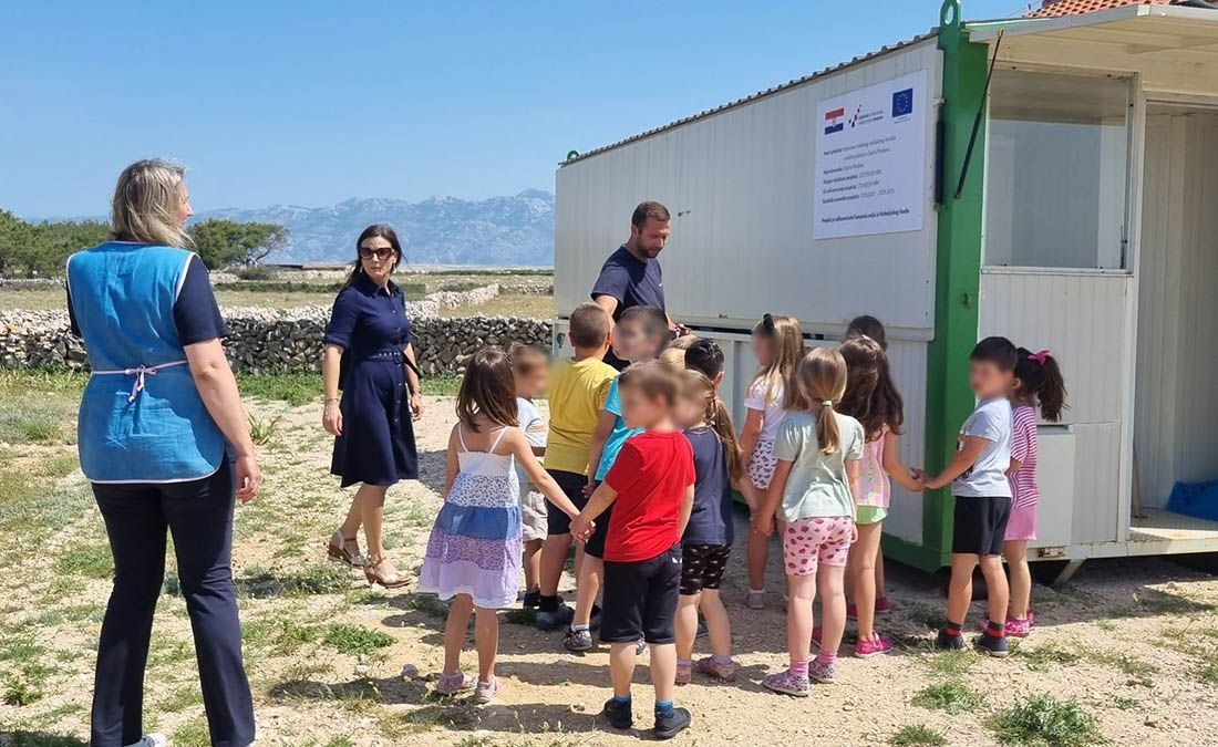 Šetnja gospodina Otpadića po otoku Pagu