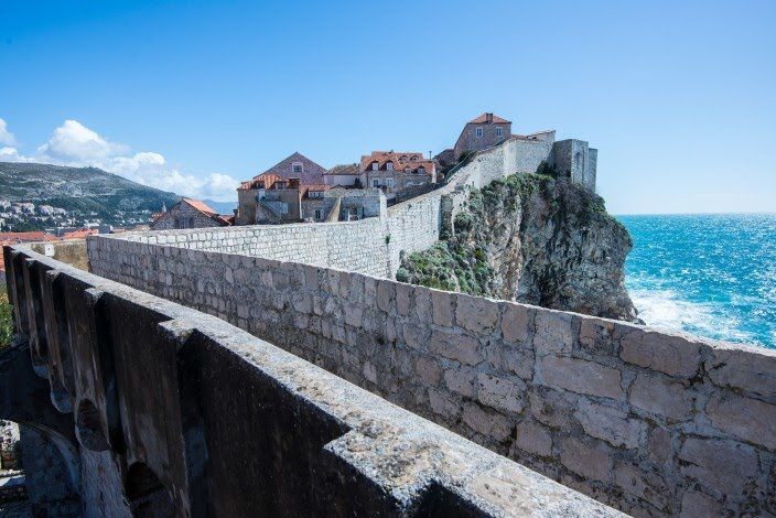 Turisti stradavaju zbog selfija i penjanja po zidinama – Evo što se poduzima da ih se zaštiti od njih samih