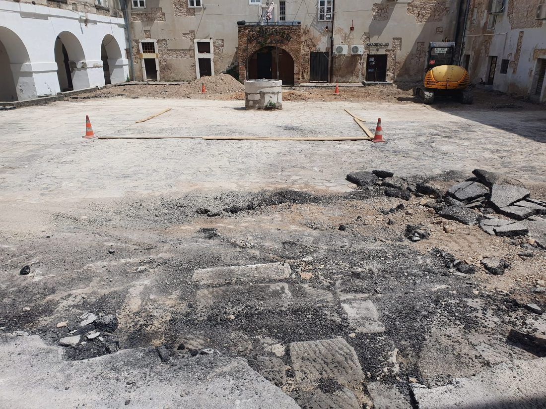 Betoniziranom trgu u Kraljevici vraćaju stari sjaj