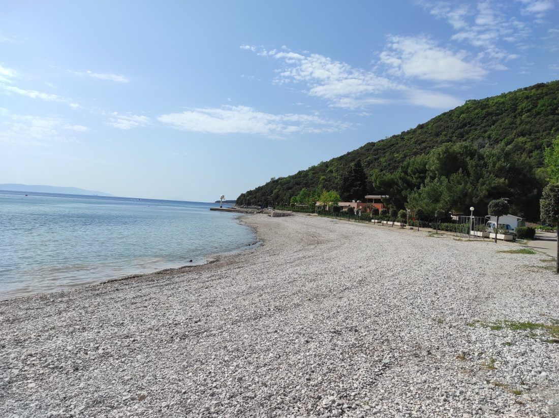 Školarci očistili plažu u Rapcu