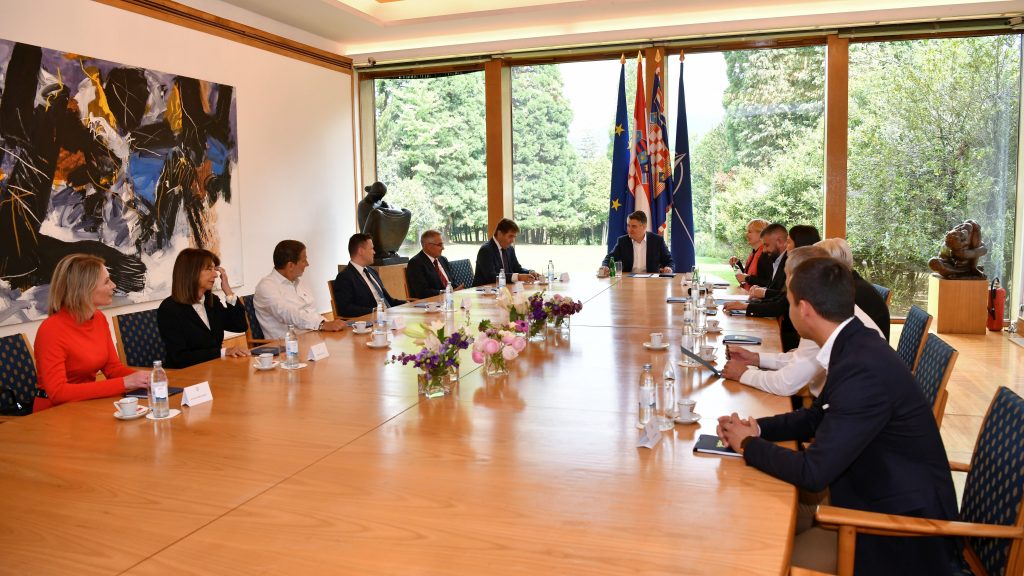 Predsjednik Milanović primio predstavnike Društva Šibenčana i prijatelja Šibenika u Zagrebu