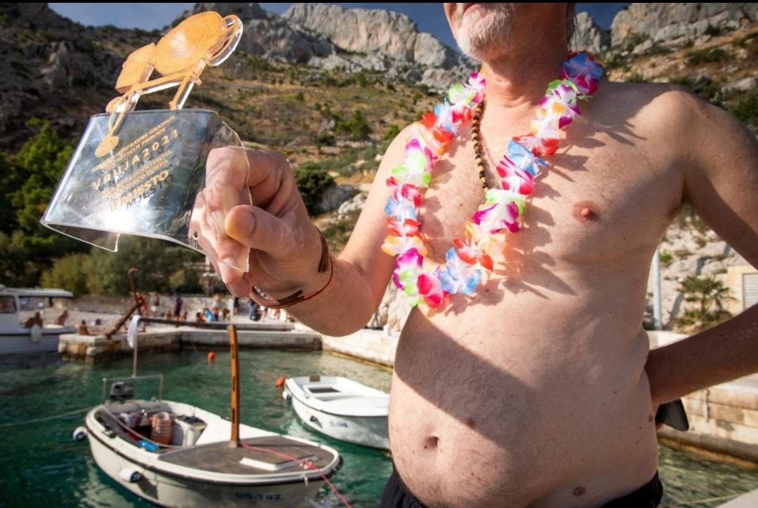 Na Vruju konačno stiže psihijatar! Molitelji će prizivati bager, a u pripremi su i Melodije betoniranog Jadrana