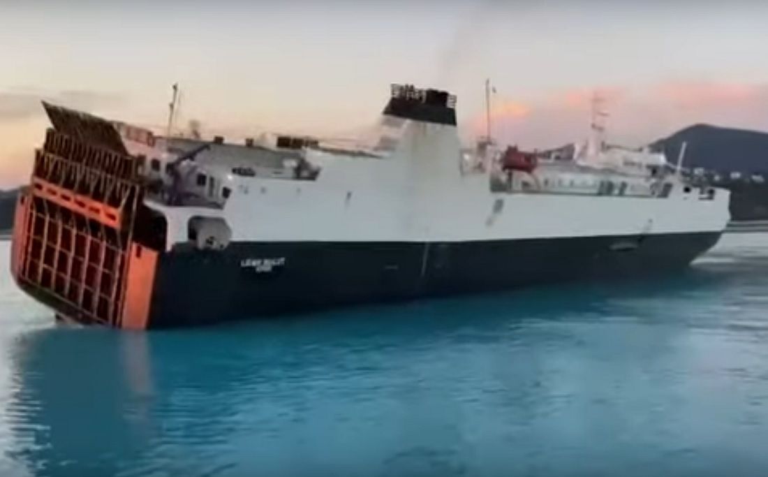 VIDEO Nosač automobila namjerno nasukan u Crnom moru nakon proboja trupa