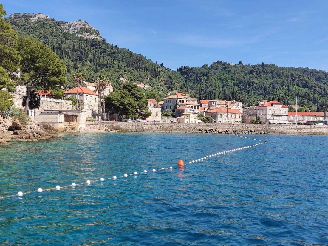 Na dubrovačkim plažama postavljene plutajuće zaštitne ograde