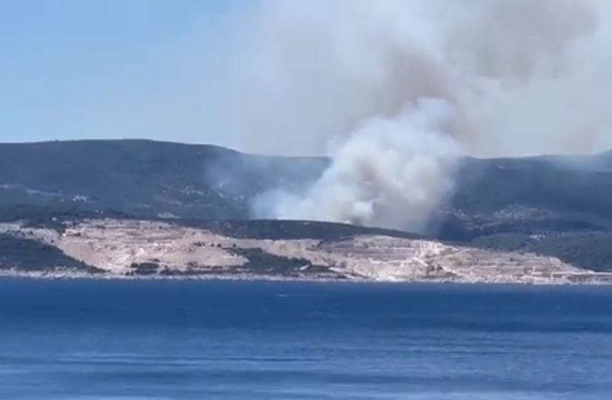 VIDEO Gori na Braču i na Hvaru, na požarišta stigli i kanaderi