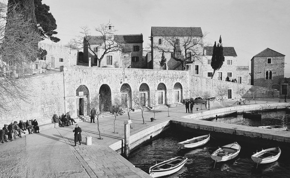 BRAČKI MEMENTO Fotografije otoka Brača kakav je nekad bio