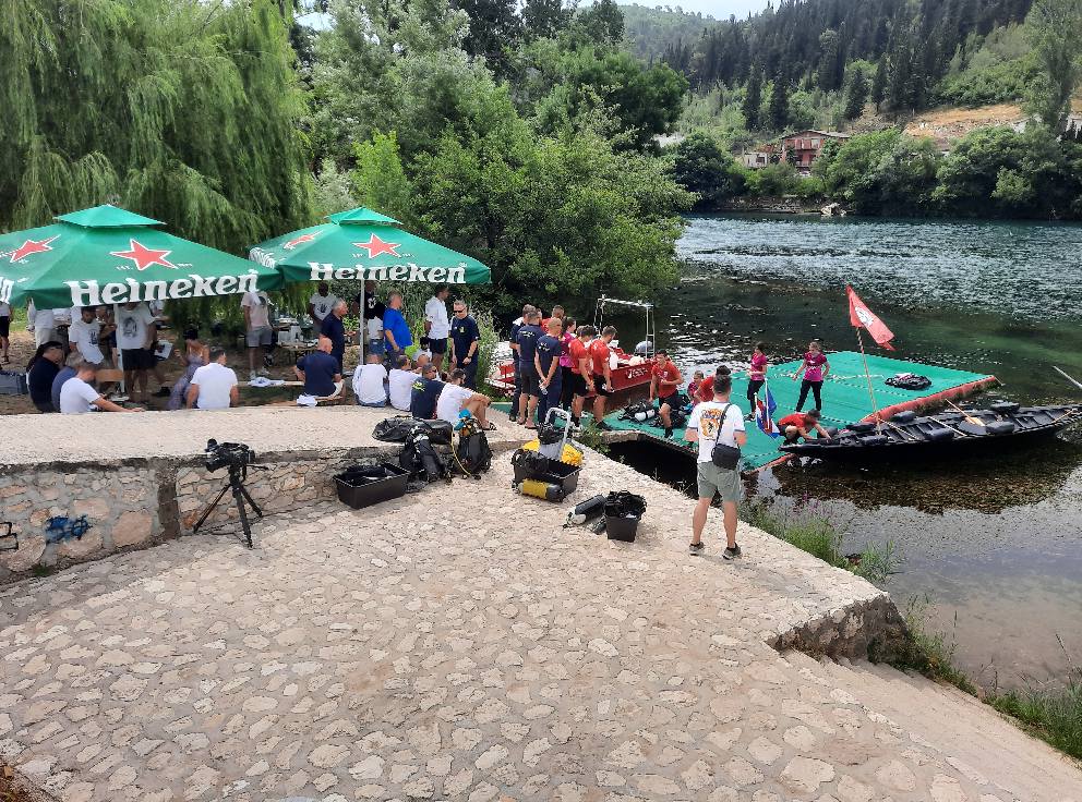 Iz Neretve izvučeno nekoliko tona otpada, među kojima su bicikli, teniski reket i skijačke pancerice
