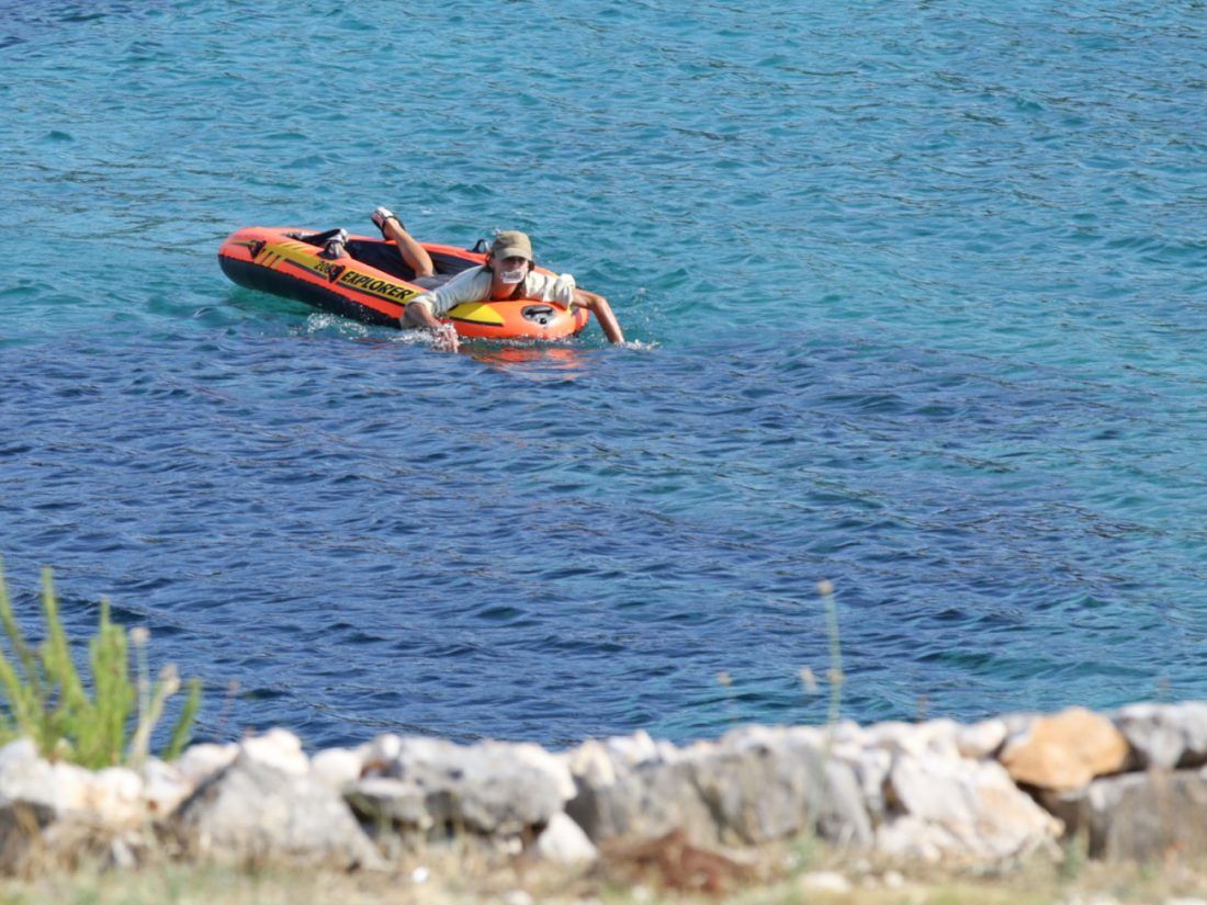 Švedska manekenka okupirala pusti otok, ne da nikome ni prići, a na otok naselila i kokoši