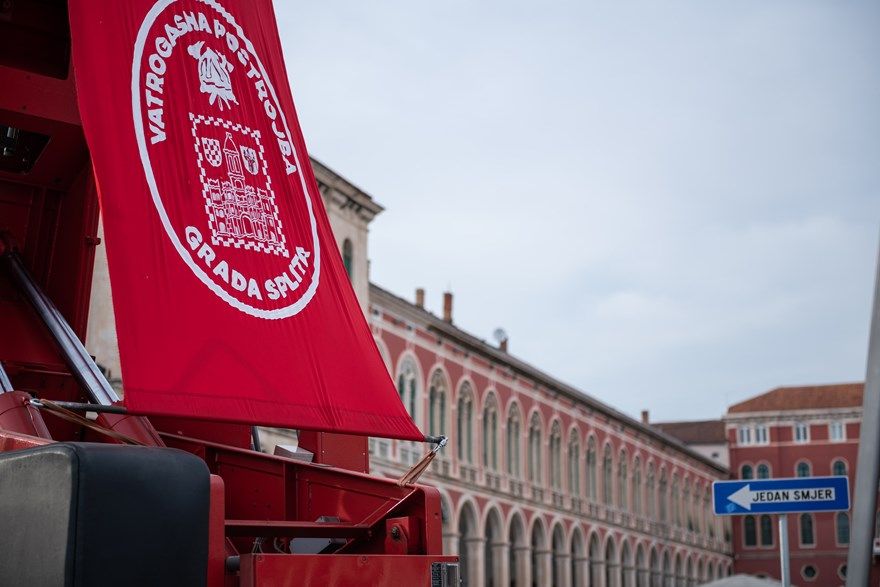 JVP Split organizira humanitarnu akciju “Srcem za male heroje”