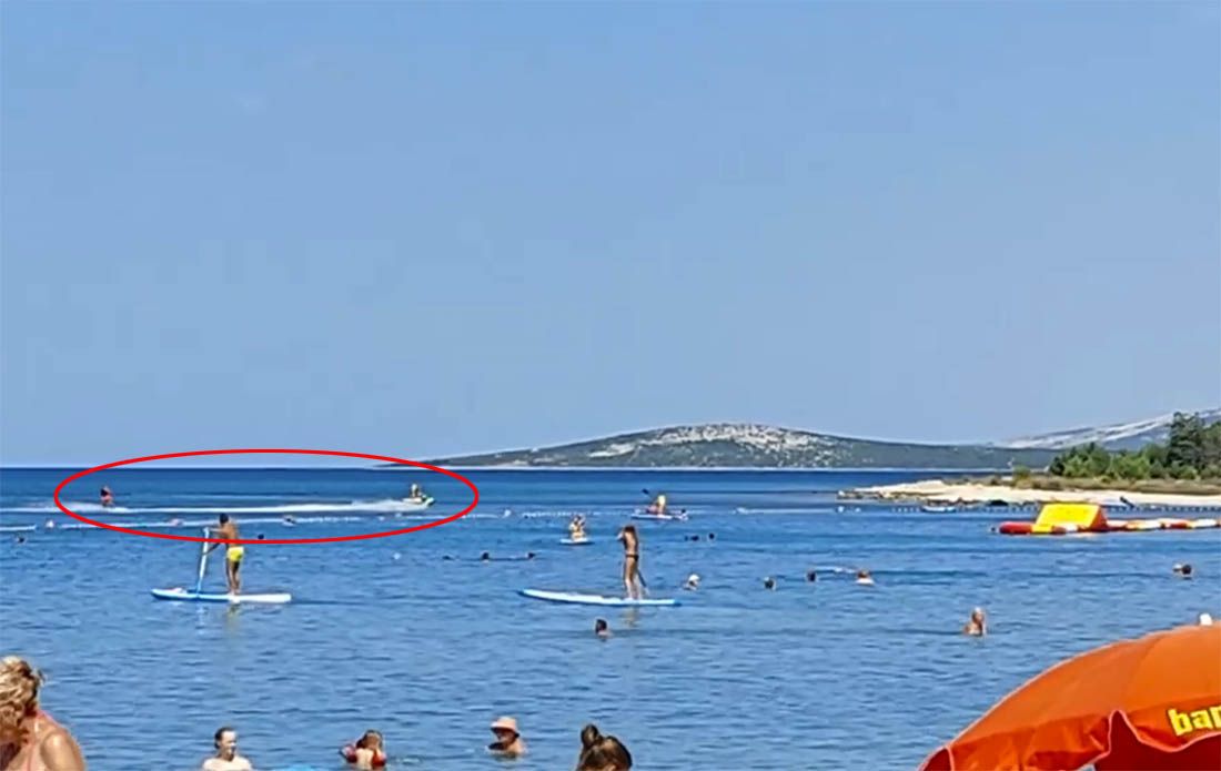 VIDEO Unatoč upozorenjima i kazni policije, Slovaci divljali jet skijem među ljudima uz samu plažu!