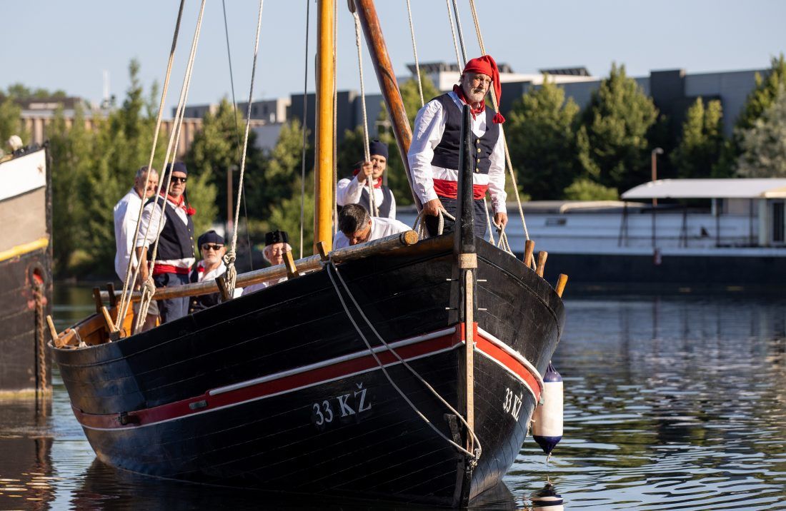 FOTO/VIDEO Tonino Picula doveo falkušu u Strasbourg