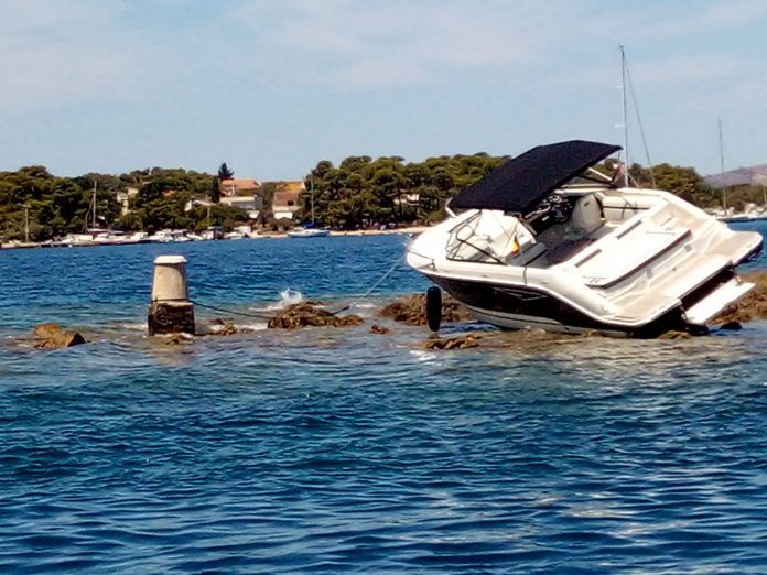 U kanalu sv. Ante nasukao se gliser – Lučka kapetanija i policija tragaju za vlasnikom