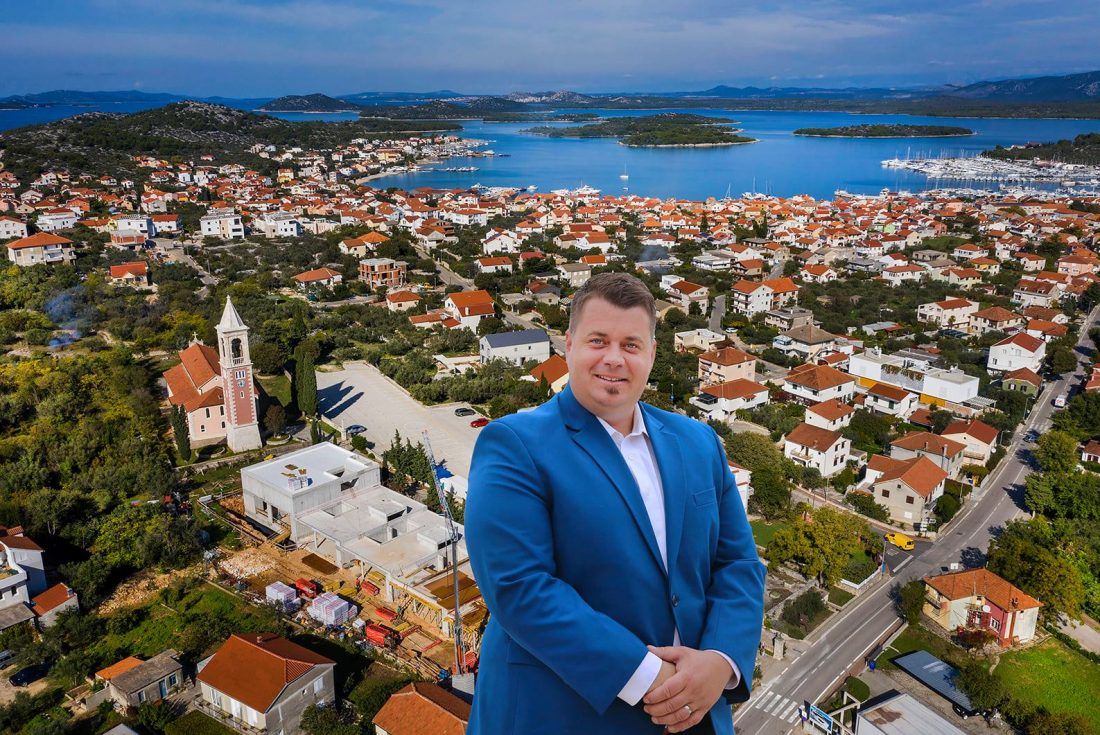 Načelnik koji je spiskao javni novac u bordelu daje ostavku, ali ne na mjesto načelnika!