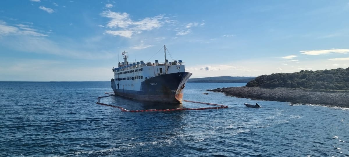 VIDEO Vlasnik se odrekao nasukanog broda u Raši: "Operacija oduskavanja trajat će nekoliko mjeseci"