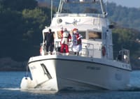 Djed Božićnjak na Kaprije stigao policijskim brodom