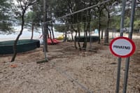 PLAŽA U ŠIMUNIMA Mirni prosvjed na Pagu nakon okupacije pomorskog dobra: "Sprovod pravnoj državi"