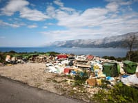 WELCOME TO "KROEJŠA" - Kad se netko iskrca na Hvaru ima što i vidjeti! Općina: "Na žalost, povremeno stanovnici odlažu otpad..."