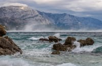 Vjetrovito i osjetno hladnije, uz kišu, ponegdje i orkanski udari bure