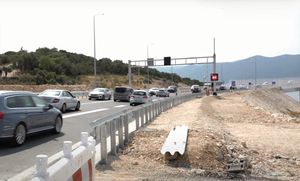 Objavljeno koliko je vozila prošlo Pelješkim mostom, apel građanima: "Ne stajte na mostu i ne pješačite!"