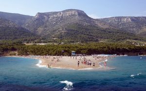 Marković o promjeni zakona:  ''Nova privatizacija i kolonizacija pomorskog dobra''