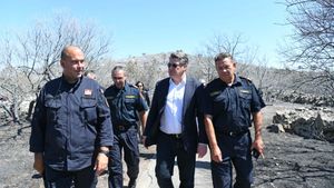 Milanović ide na Hvar, razgovarat će s vatrogascima