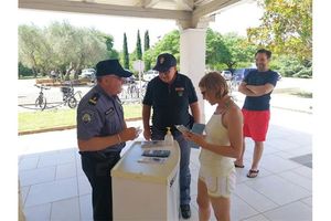 Policija na info- punktovima preventivno dijeli letke po primorsko-goranskoj županiji