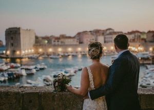 Mladenci u Dubrovniku kažnjeni s 2.000 kuna zbog gluposti njihova vozača