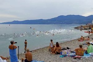 Otplivano osmo izdanje humanitarnog plivačkog maratona Koga briga za udomljenu djecu