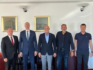 Uoči Mrdujske regate i mjeseca jedrenja susreli se čelnici Grada Splita i JK Labud