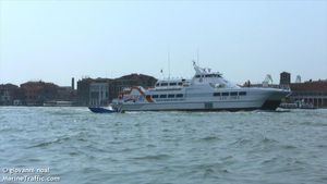 Odvezali putnički brod u Rovinju da bi se on potom nasukao na stijene