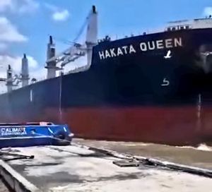 IZVAN KONTROLE Brod natovaren ugljenom razvalio betonski dok