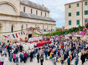 FOTO Svečano proslavljen blagdan sv. Mihovila, zaštitnika grada Šibenika i Šibenske biskupije