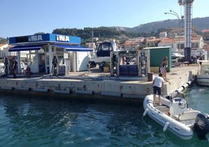 O podizanju veleprodajne cijene i nedostatku plavog dizela na pumpama, oglasili se INA i Državni inspektorat