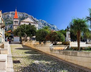 Ususret Danu grada, Makarska je živa i prepuna događanja