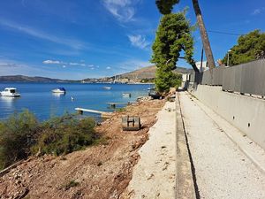Uređuje se jedna od najljepših trogirskih plaža