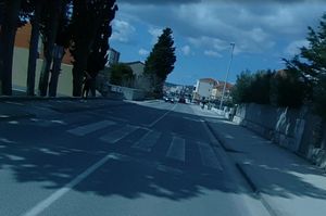 Poginuo pješak u Kaštel Lukšiću, oborio ga automobil