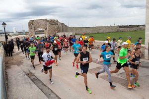 FOTO Ivan Bulić i Lucija Kopić pobjednici kišnog i vjetrovitog polumaratona Nin-Zadar