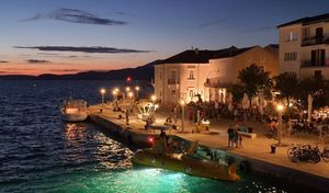 Grad Pag kreće sa štednjom struje: Isključit će se svaka druga žarulja u javnoj rasvjeti