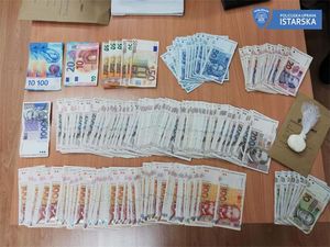 Proizvodio i prodavao drogu pa uhićen u Puli - Osim droge imao i veću količinu novca u različitim valutama