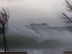 NIZ UPOZORENJA Diljem Jadrana prekinut promet prema otocima!