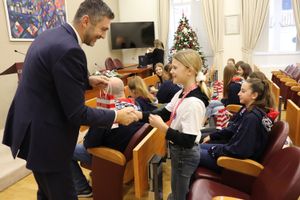 Mlade dubrovačke vaterpolistkinje na prijemu kod gradonačelnika povodom osvajanja prvenstva Hrvatske