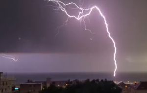 VIDEO Nevrijeme u Dalmaciji - Splićanka ulovila spektakularan kadar udara munje