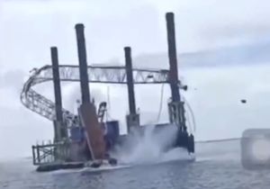 VIDEO Zastrašujuća snimka urušavanja dizalice u more